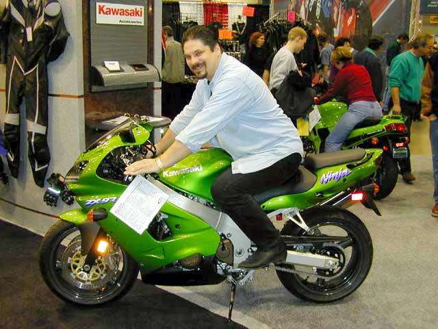 Jeff Farnsworth tries on a '00 ZX9 for size.